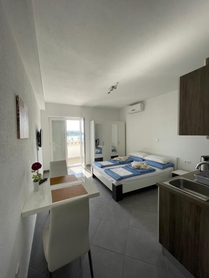Apartments Nevistic Podstrana Ngoại thất bức ảnh