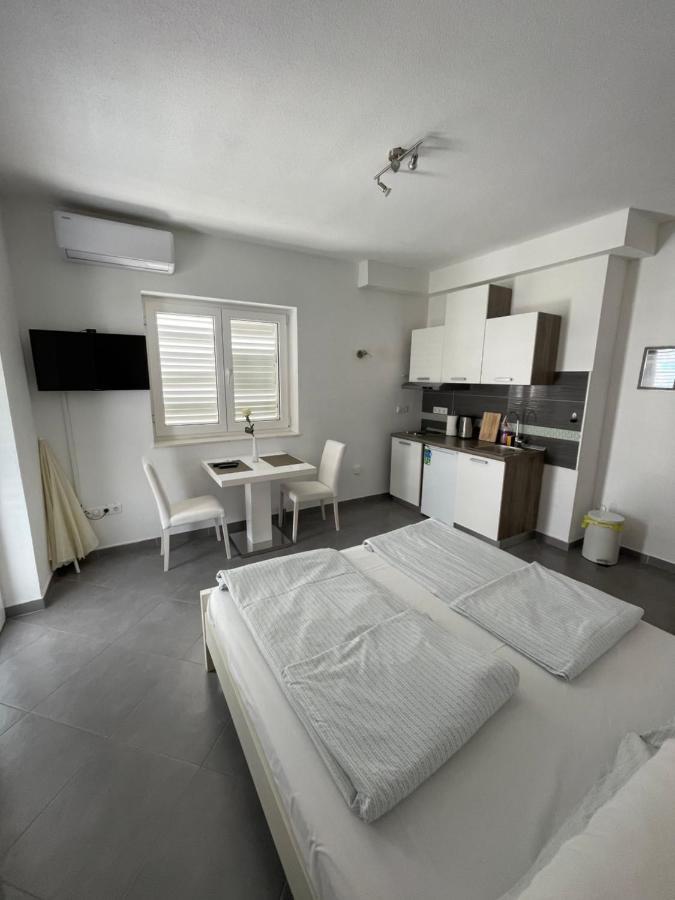 Apartments Nevistic Podstrana Ngoại thất bức ảnh