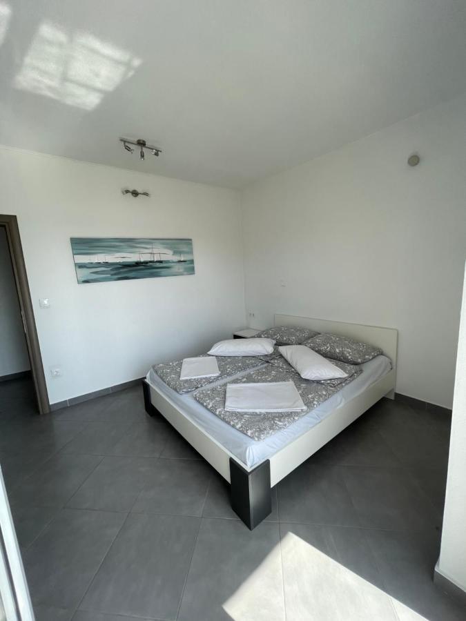 Apartments Nevistic Podstrana Ngoại thất bức ảnh