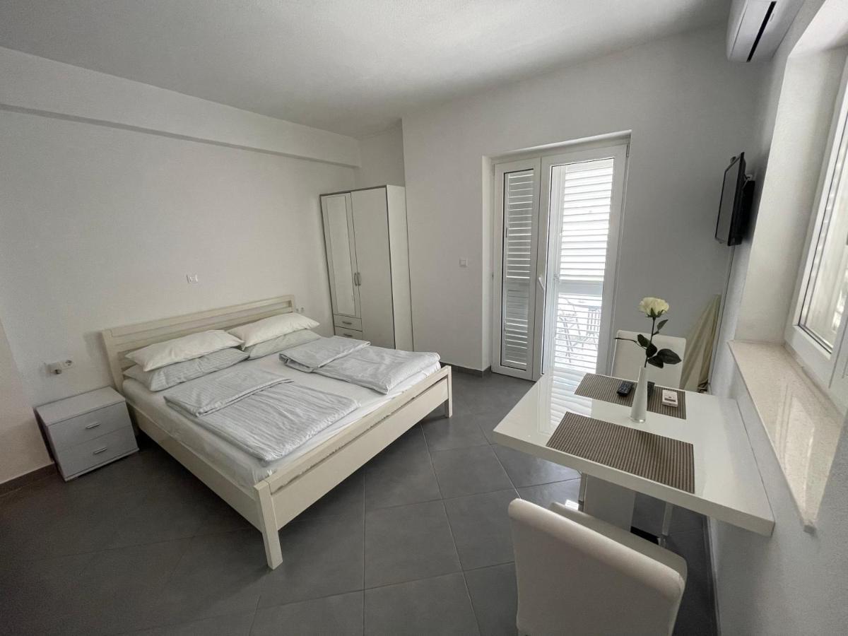 Apartments Nevistic Podstrana Ngoại thất bức ảnh