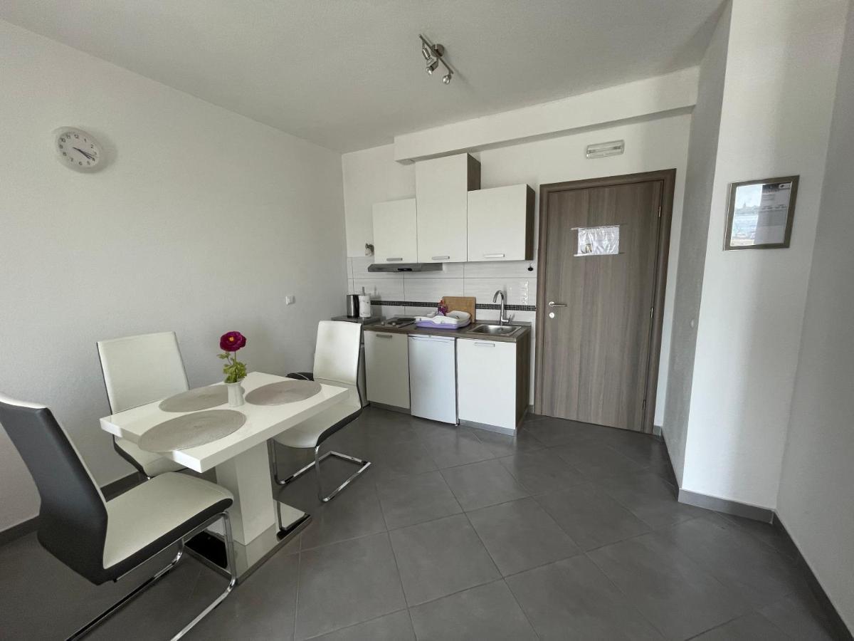 Apartments Nevistic Podstrana Ngoại thất bức ảnh