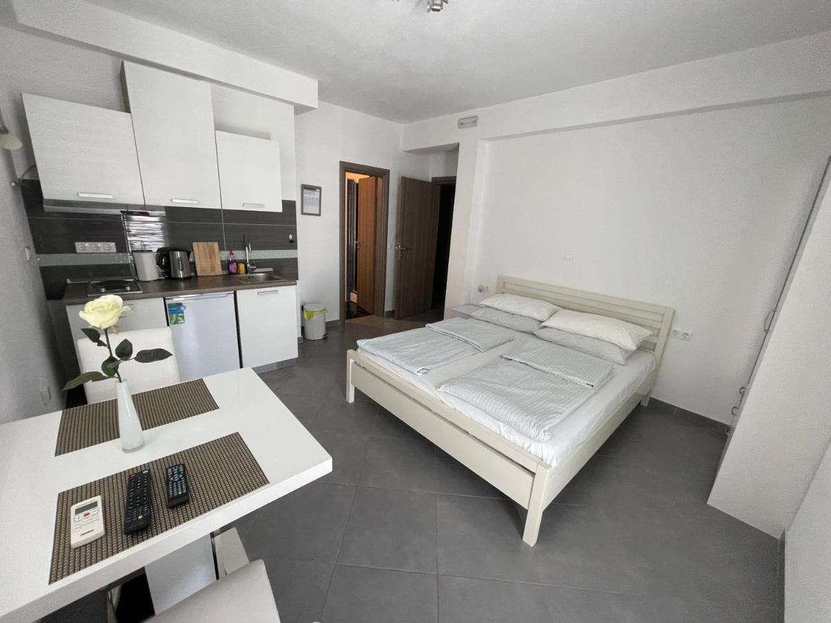 Apartments Nevistic Podstrana Ngoại thất bức ảnh
