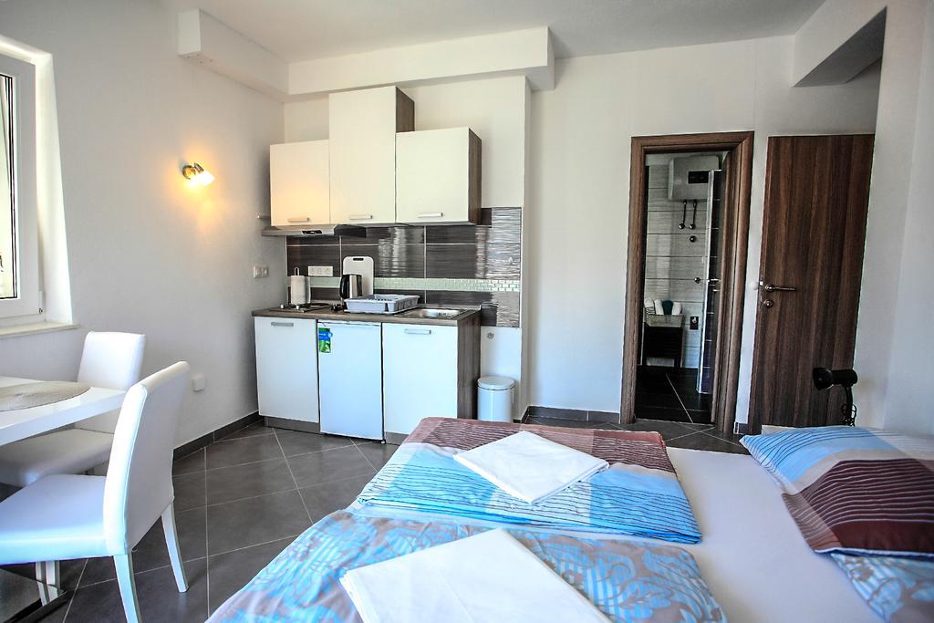 Apartments Nevistic Podstrana Ngoại thất bức ảnh
