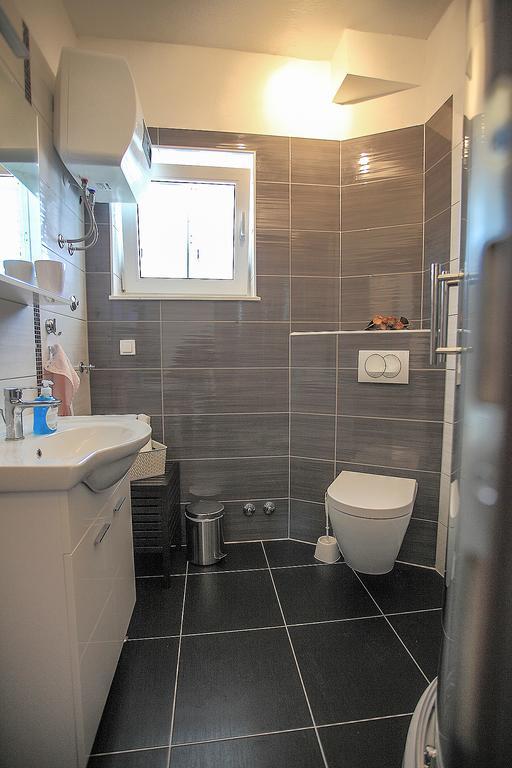 Apartments Nevistic Podstrana Ngoại thất bức ảnh