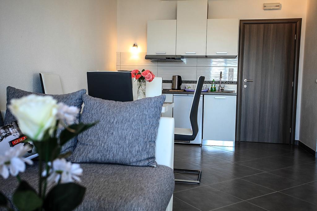 Apartments Nevistic Podstrana Ngoại thất bức ảnh