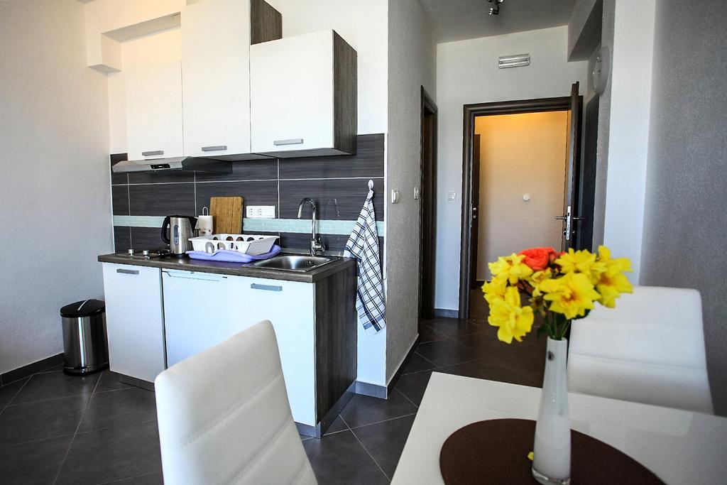 Apartments Nevistic Podstrana Ngoại thất bức ảnh