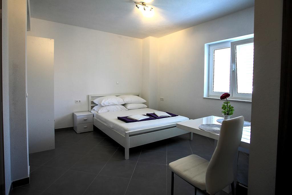 Apartments Nevistic Podstrana Ngoại thất bức ảnh
