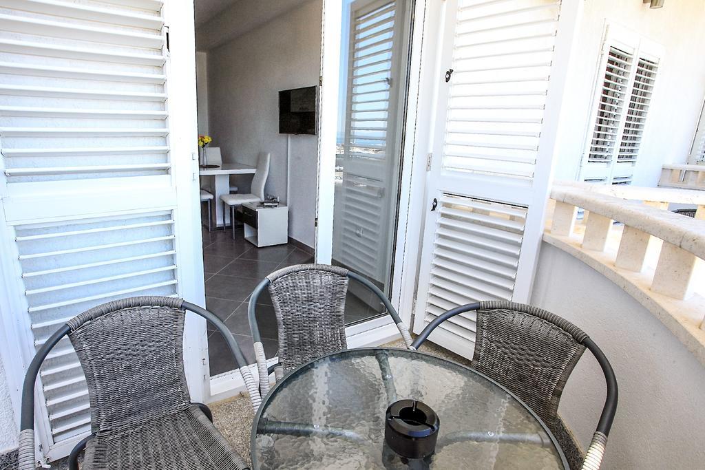 Apartments Nevistic Podstrana Ngoại thất bức ảnh