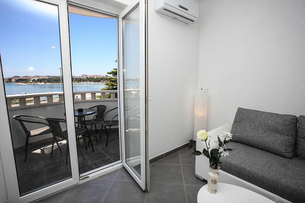 Apartments Nevistic Podstrana Ngoại thất bức ảnh